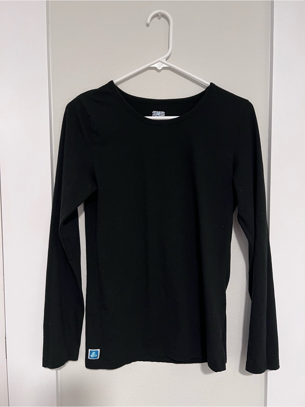 Adar under scrub Black Long Sleeve Crewneck Tee